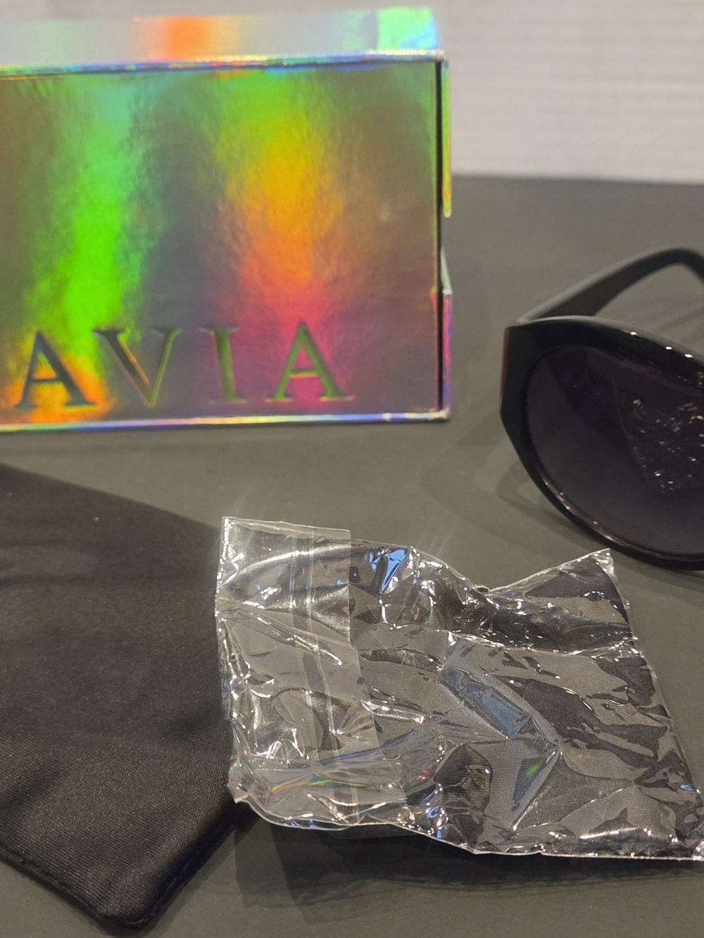 VIAVAI Ranier Gradient Purple Cat-Eye Sunglasses $98 Retail